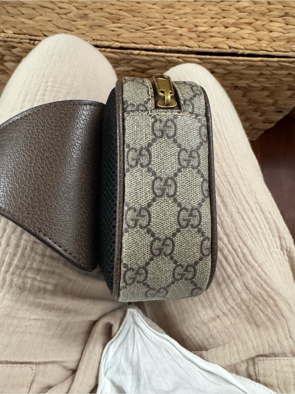 Gucci Beige GG Supreme Crossbody Belt Bag with Green-Red Web - Picture 3 of 7